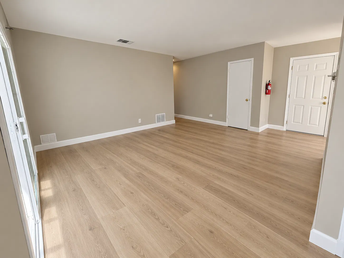 4 bed, 1350 sqft, $2,900 — Photo 3