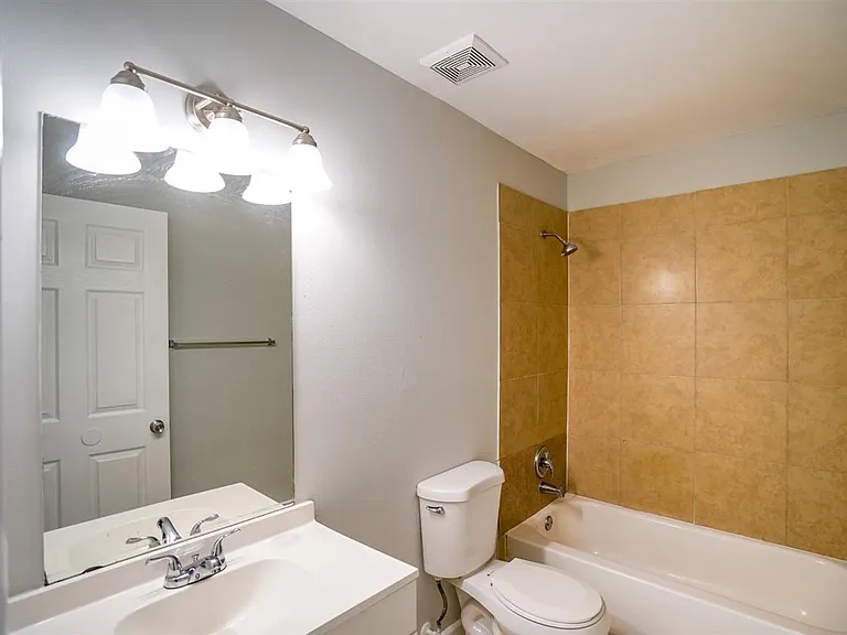 500 E Weatherbee Rd #534 — Photo 3