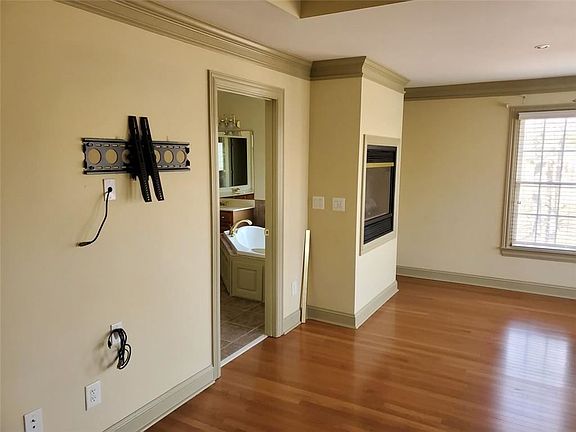 4th image of 2911 Loch Lomond Dr