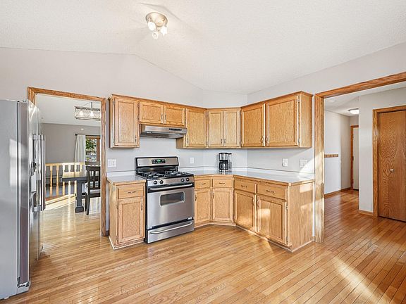 4th image of 4824 89th Cres N