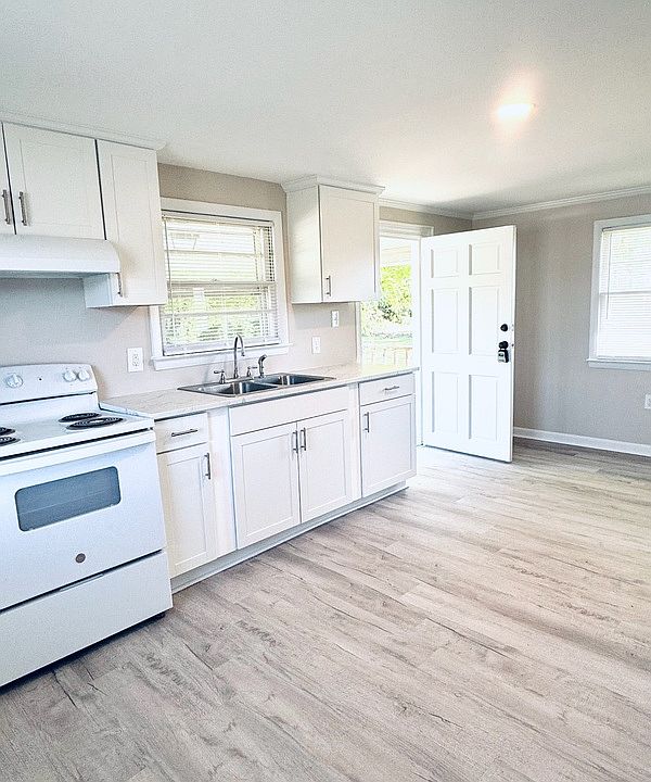 1st image of 126 S Brightleaf Blvd