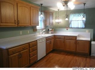 911 Daniel Dr, Collinsville, IL