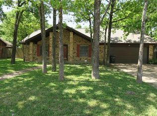 7704 Gettysburg Ct, College Station, TX 77845