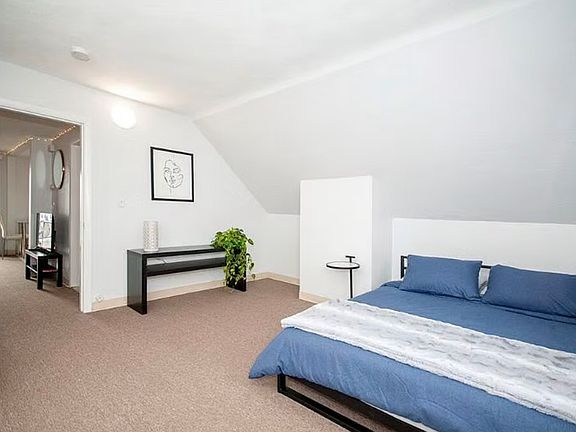 3rd image of 243 Princeton St Floor 1