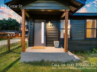 2122 Chew St, Houston, TX 77020