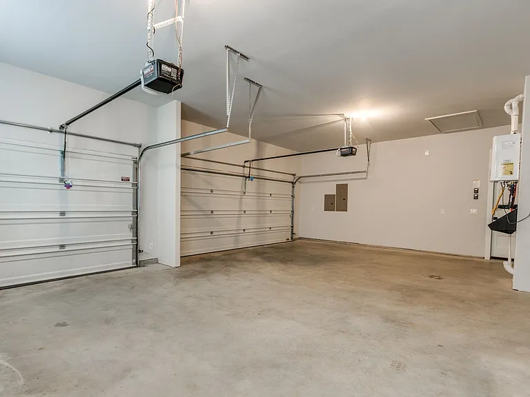 2379 Clubhouse Dr — Photo 18