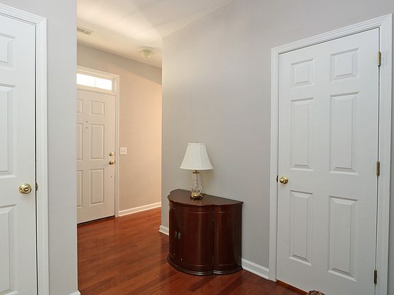 5th image of 417 Mountain Mist Dr