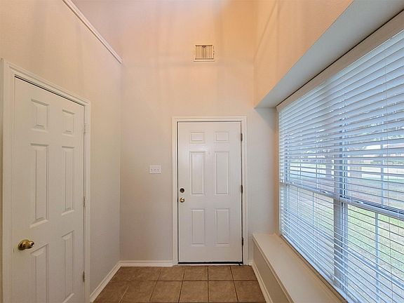 3rd image of 16807 Bellmoor Ln