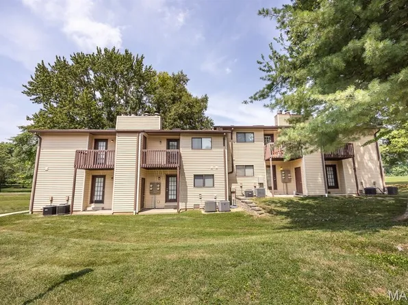 18 Pepperwood Ct, Glen Carbon, IL 62034