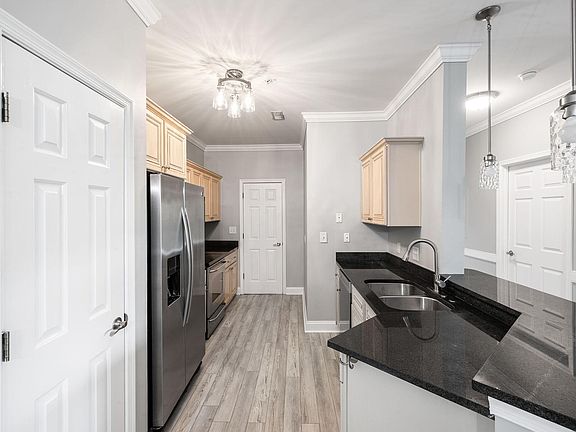 5th image of 1984 Folly Rd APT B311