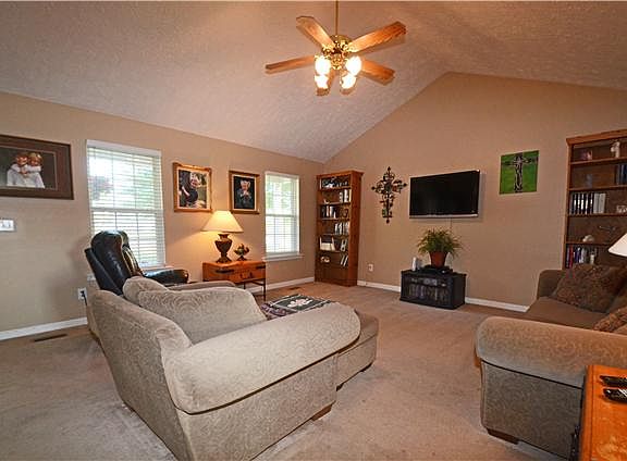 3rd image of 112 Stockton Dr