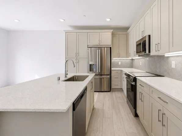 9425 N Sepulveda Blvd Unit 5, North Hills, CA 91343