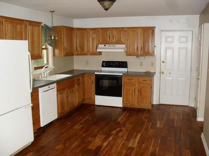 2nd image of 2204 Robert Fulton Hwy