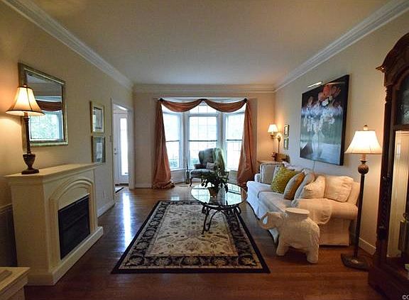 5th image of 5704 Hinsdale Pl
