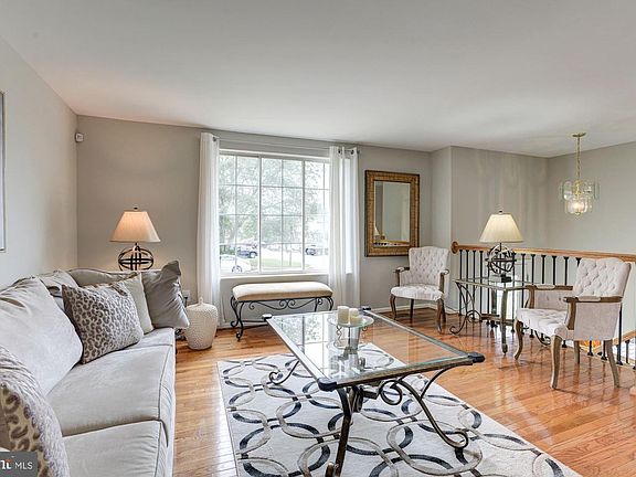 3rd image of 615 Glynita Cir