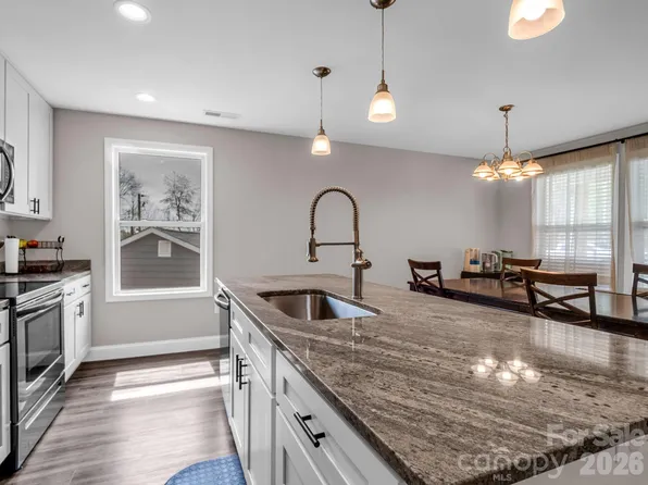 9 Shadowlawn Dr, Asheville, NC 28806