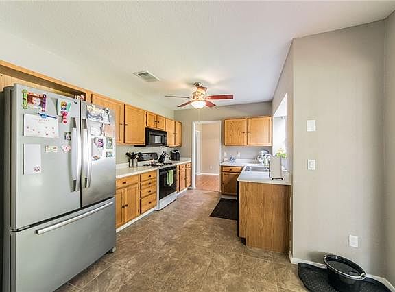 2nd image of 412 Spencer Cir