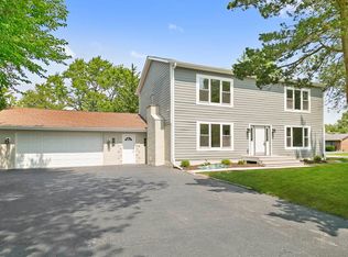 3414 Garden St, Northbrook, IL