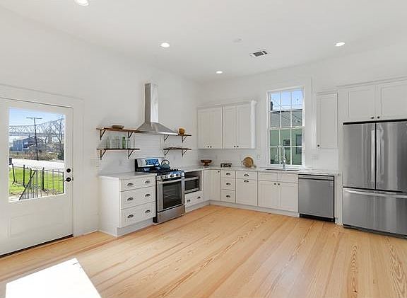 3rd image of 501 Homer St