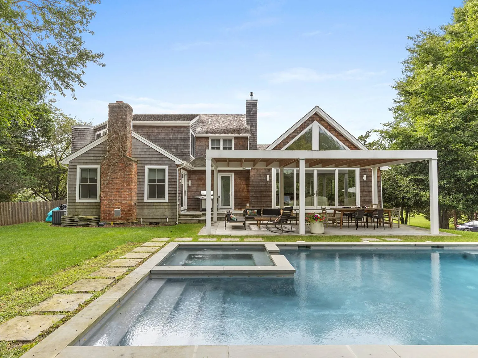 Bridgehampton Oasis: Serenity Meets Luxury — Photo 2