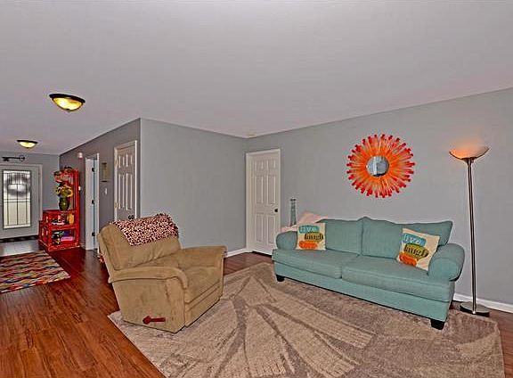 3rd image of 754 Rockshire Dr