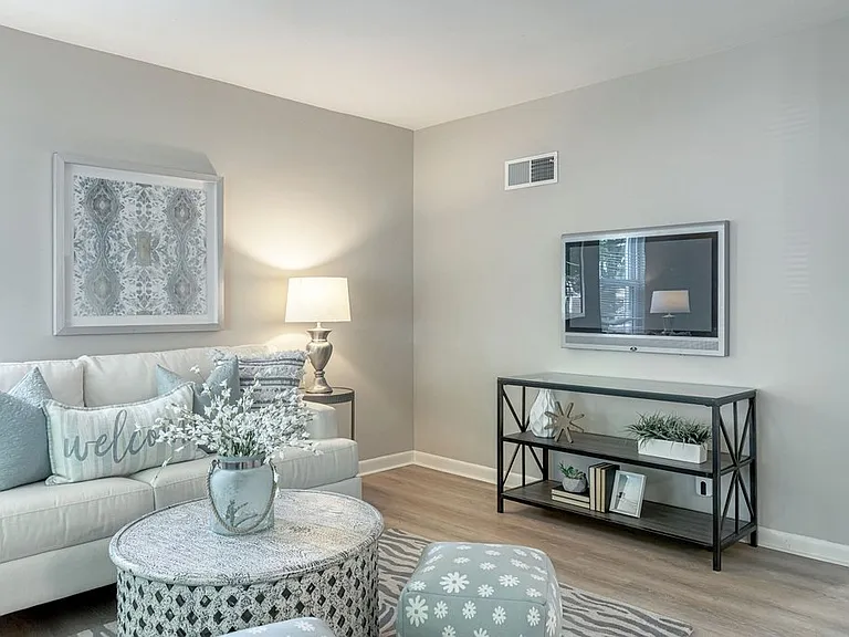 1066 Wilshire Ave — Photo 6