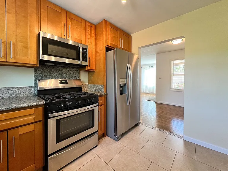 49 Archer Ave — Photo 10