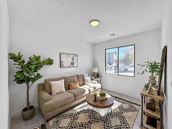 2nd image of 3356 Zinnia Ln