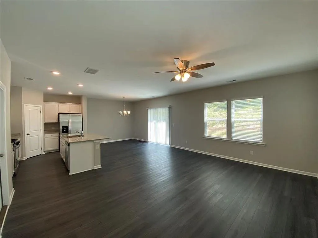 4 bed, 3.0 bath, 1900 sqft, $2,250 — Photo 4