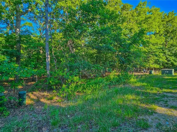 405 Grand View Dr, Sunrise Beach, MO 65079