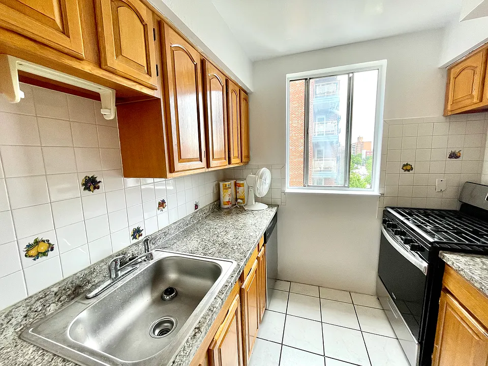 2742 Johnson Ave #3