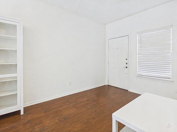3rd image of 712 W 21st St APT 304