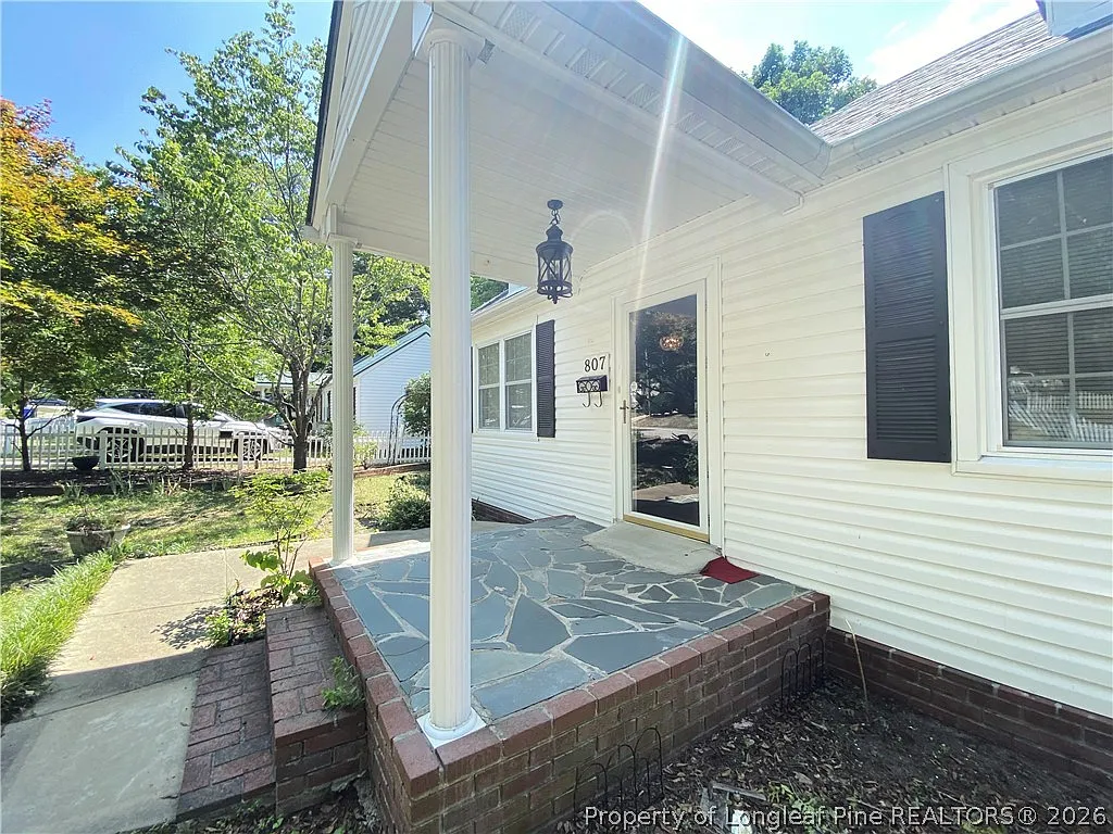 3 bed, 2.0 bath, 1669 sqft, $2,000 — Photo 2