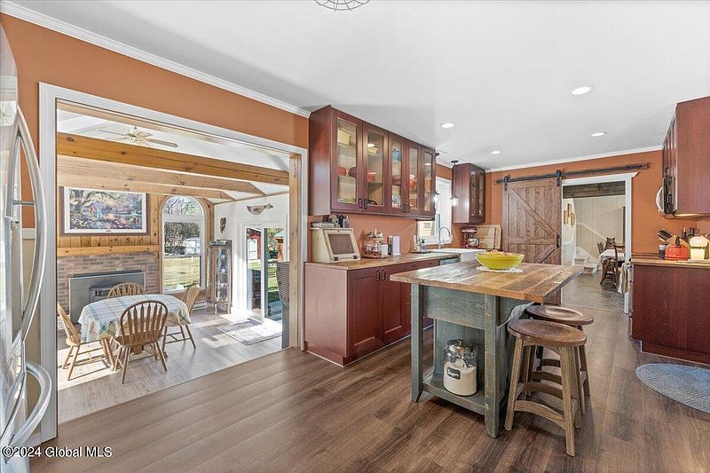 3rd image of 45 Kings Road