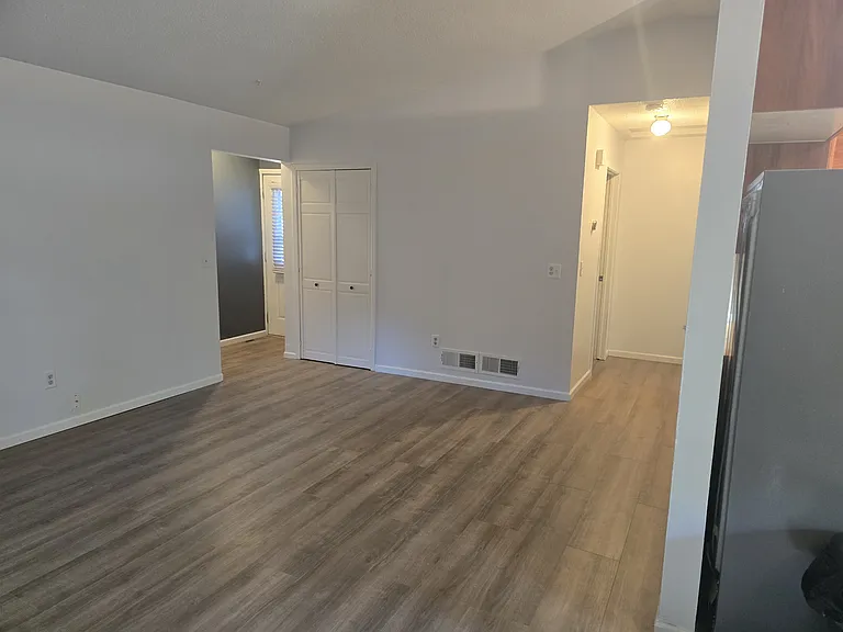 1043 Eastview Cir — Photo 15
