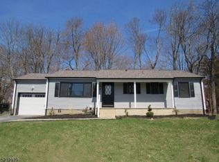 35 Meadowview Ct, Newfoundland, NJ 07435