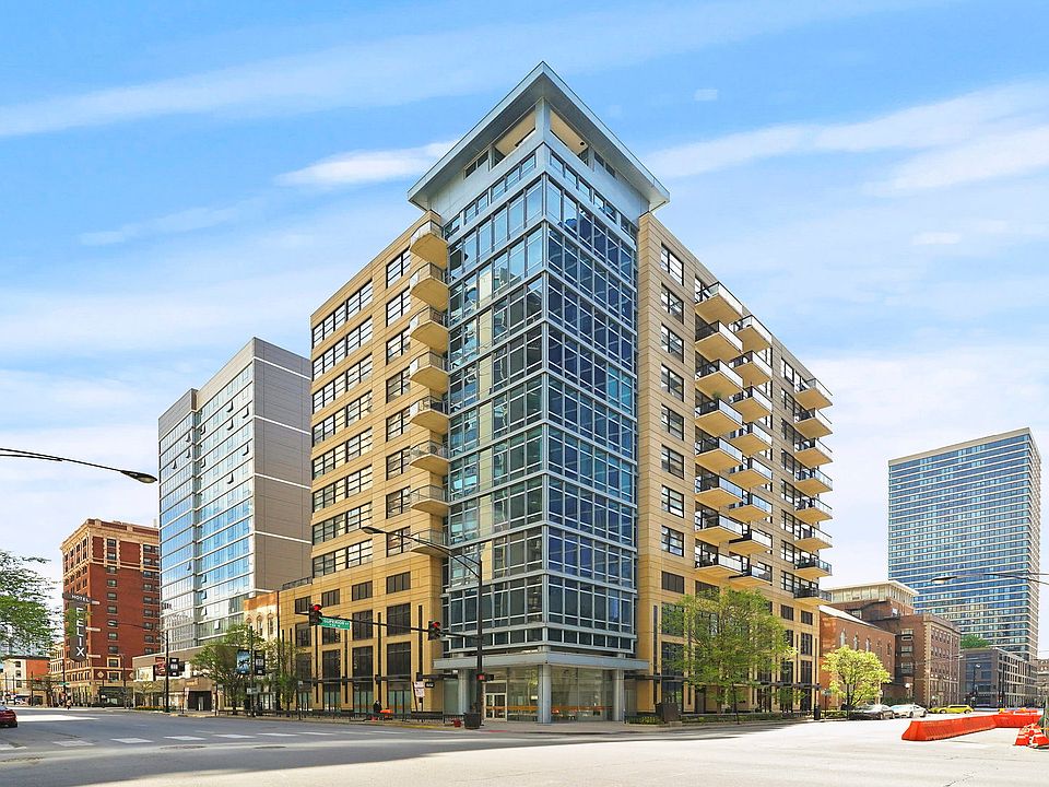 1st image of 101 W Superior St APT 1004