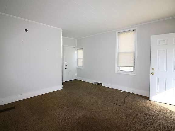 4th image of 1009 Weaver Ave