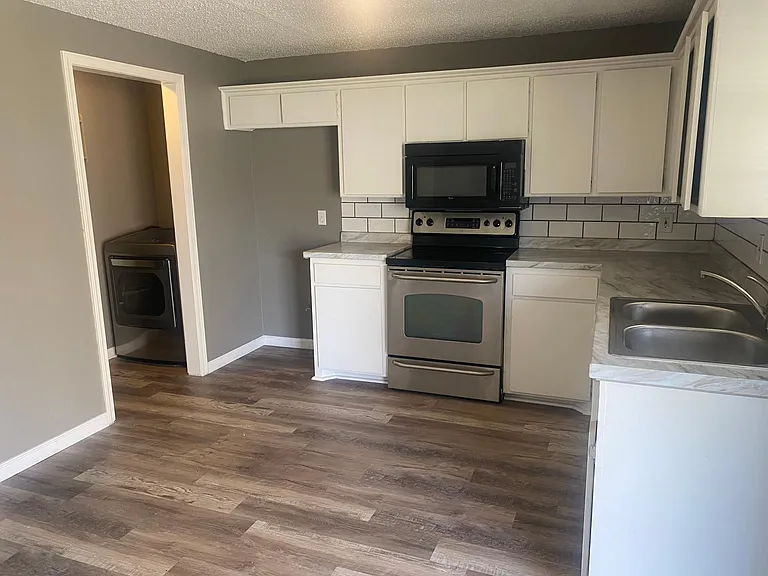 2516 NE Dearborn Ave #1 — Photo 7