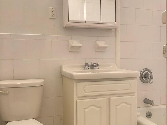 2nd image of 1100 Warburton Ave APT 5G