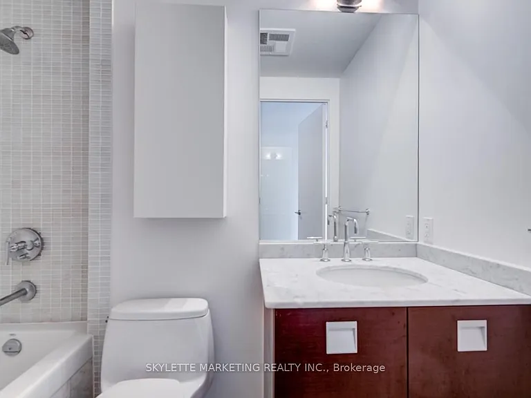 33 Charles St E #3702 — Photo 11