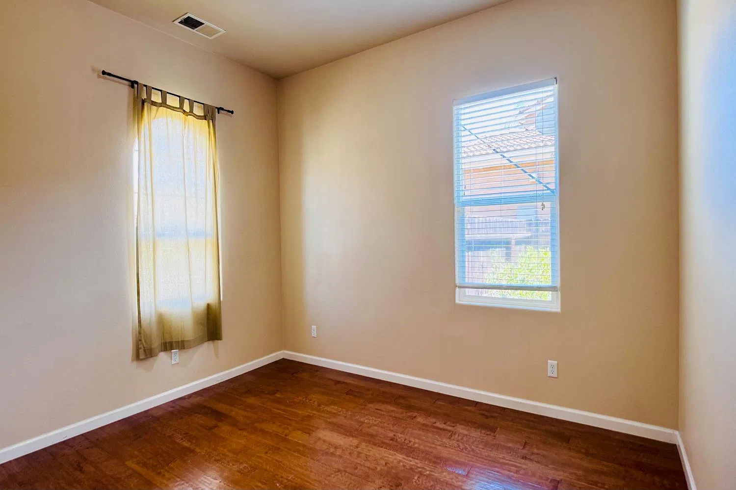 4 bed, 1746 sqft, $2,550 — Photo 4