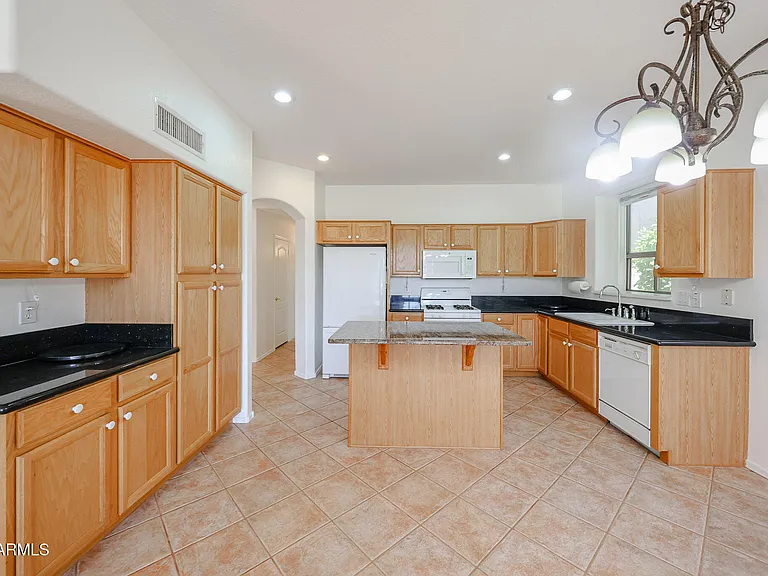 17859 W Club Vista Dr — Photo 11