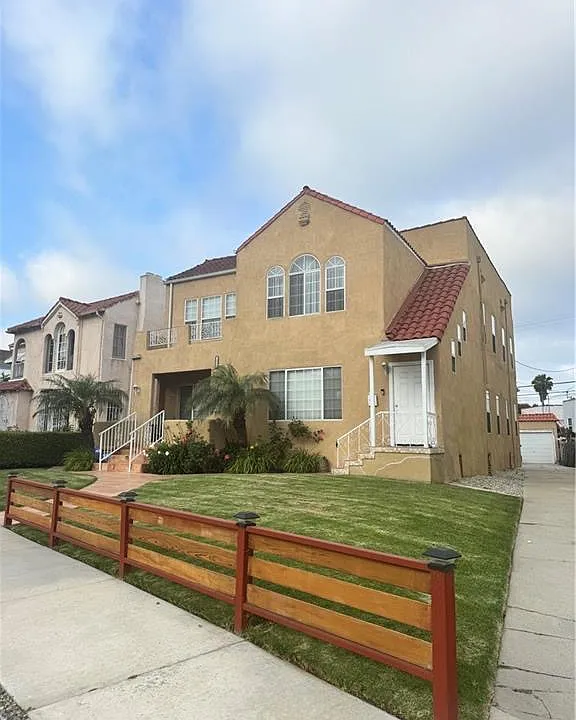 1046 S Citrus Ave #1046