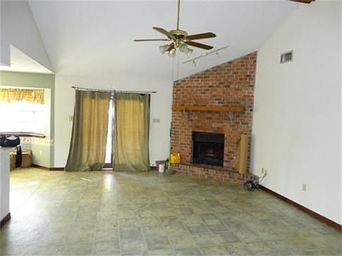 5th image of 223 Elmwood St