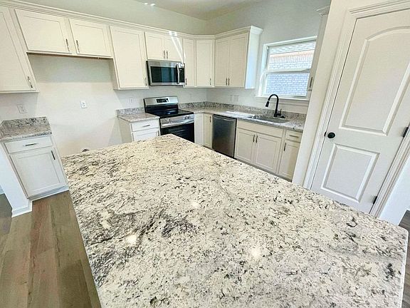 5th image of 11628 Water View Ave