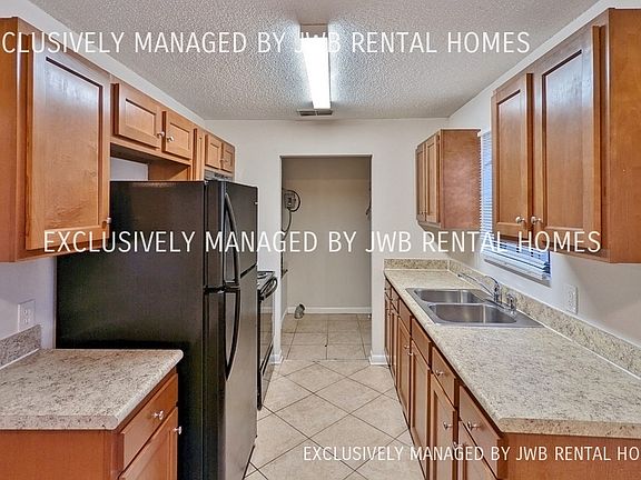 3rd image of 5772 Carver Cir
