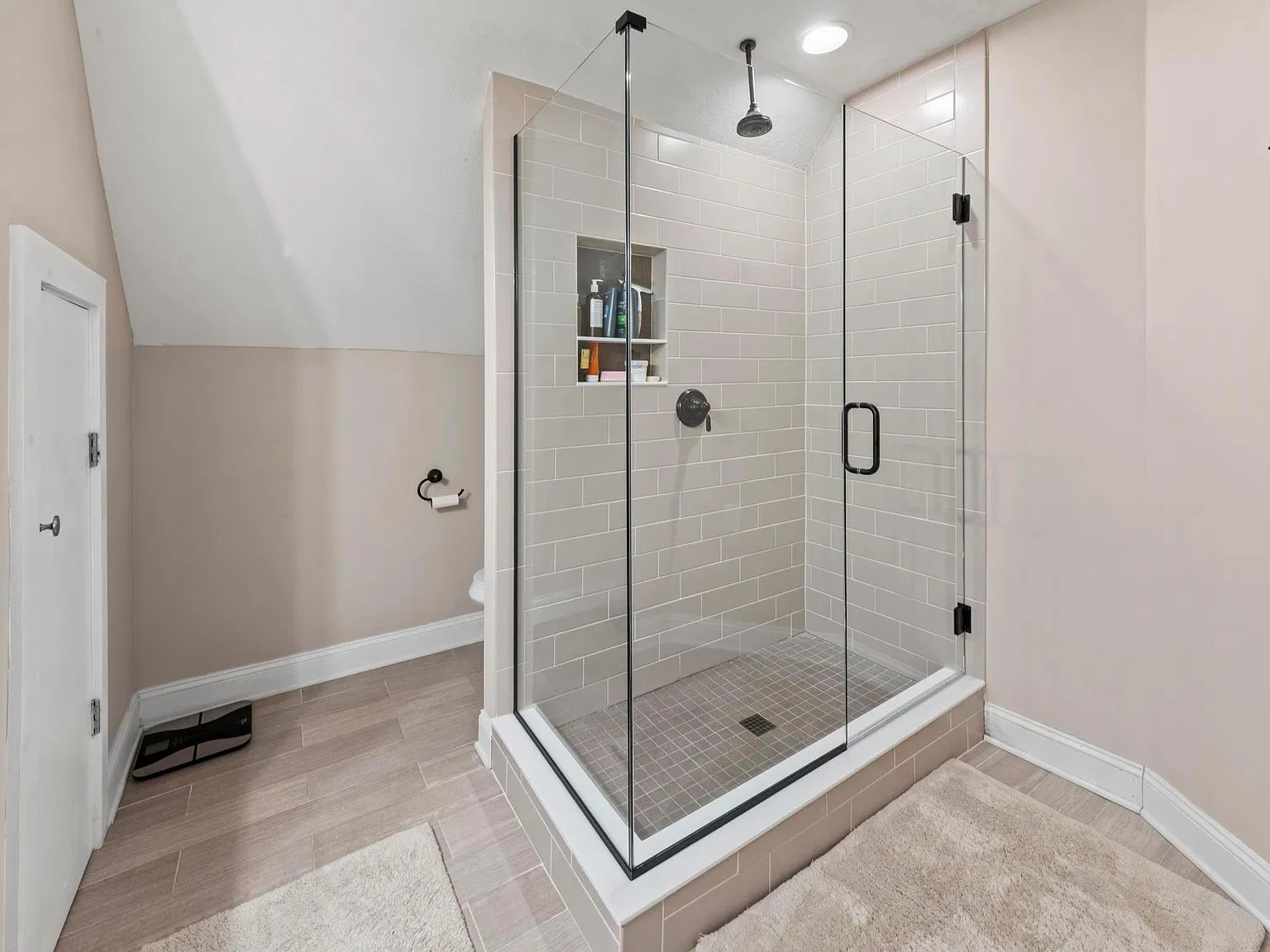 3 bed, 3120 sqft, $2,700 — Photo 1