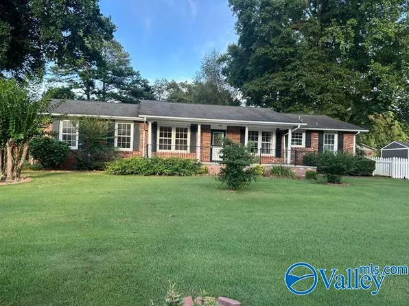 213 Spring Valley Ct SW, Huntsville, AL 35802