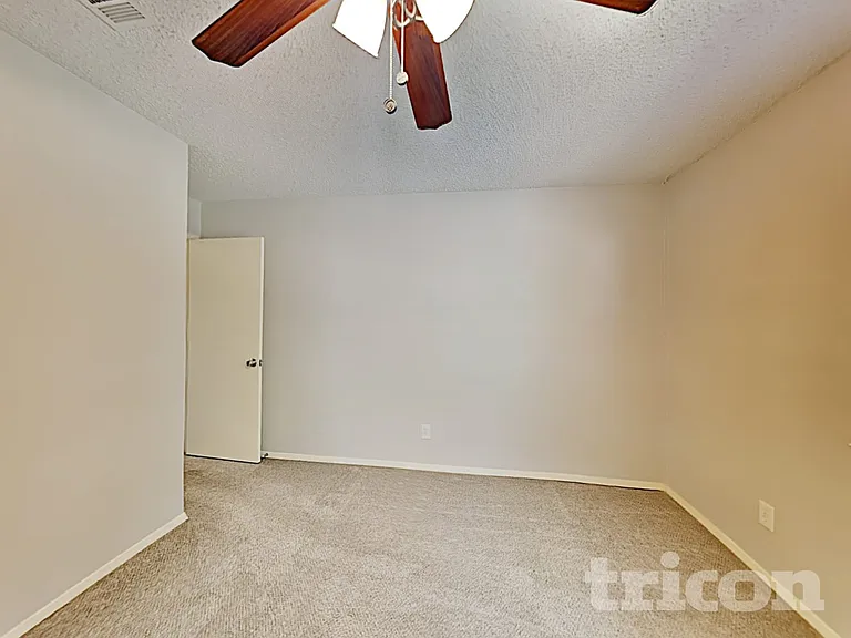 1401 Timbercrest Dr — Photo 9